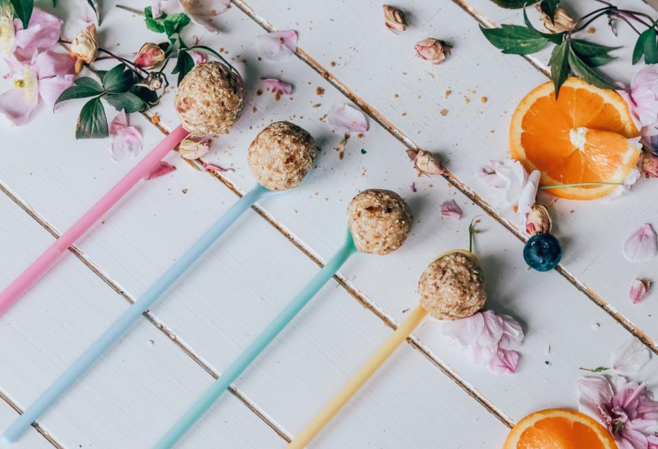 cake pops, fruit dish, food photography