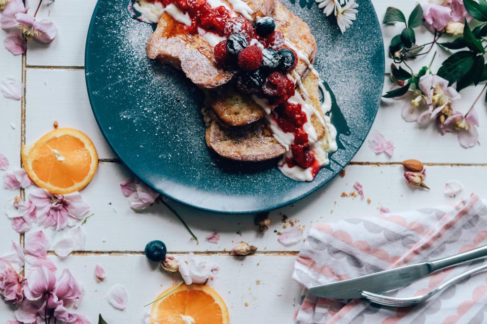 food photography, french toast, fresh fruit